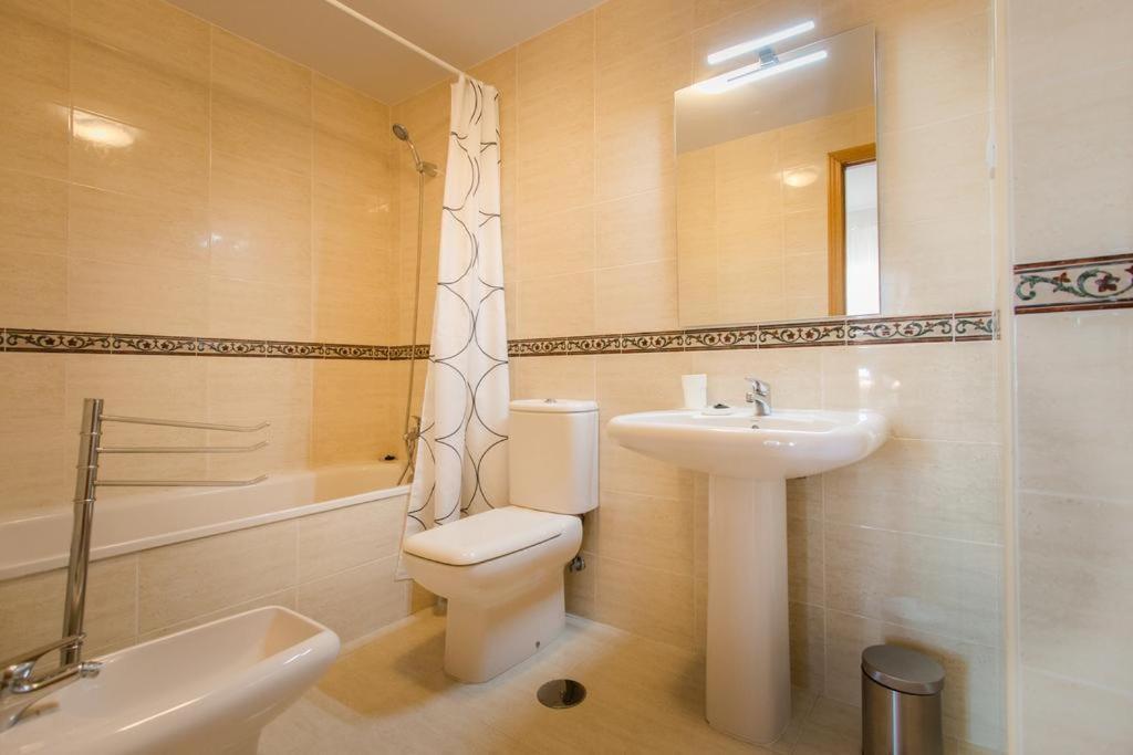 Apartament Costa, 2 Habitaciones, Terraza, Luminoso, Wifi Y Parking *